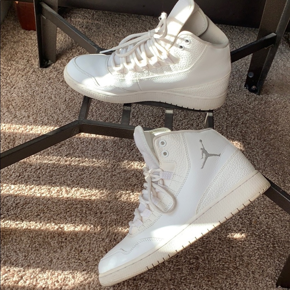 Nike Jordans Executive Midtop Basketball shoes